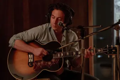 Jeremy Allen White, TV’s ‘Bear,’ Accedes to ‘Boss’ With Great Performance in Gloomy Springsteen Biopic