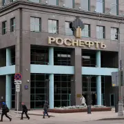 Russians Awake to Trump’s New Oil Sanctions and Largely Shrug