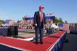 Donald Trump says he wants to stage UFC fight on White House grounds