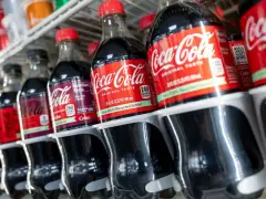 Trump says Coca-Cola to switch to cane sugar in U.S. — just like Mexican Coke